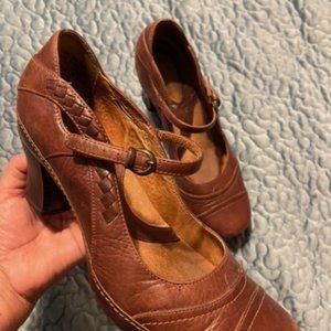 Women's Clarks Artisan Collection Mary Janes Size 6.5 Brown